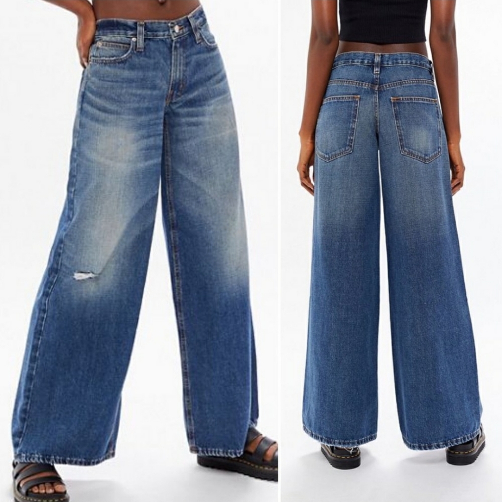 BDG phoebe low rise wide leg flare jeans 30